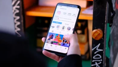 Person using an anonymous Instagram story viewer tool on their phone