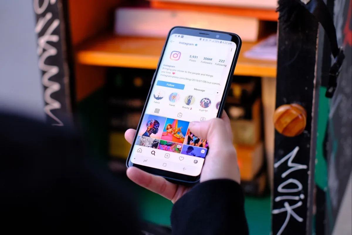 Person using an anonymous Instagram story viewer tool on their phone