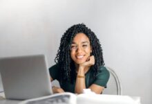 Student earning money online without investment from a home desk