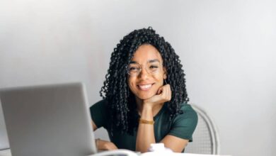 Student earning money online without investment from a home desk