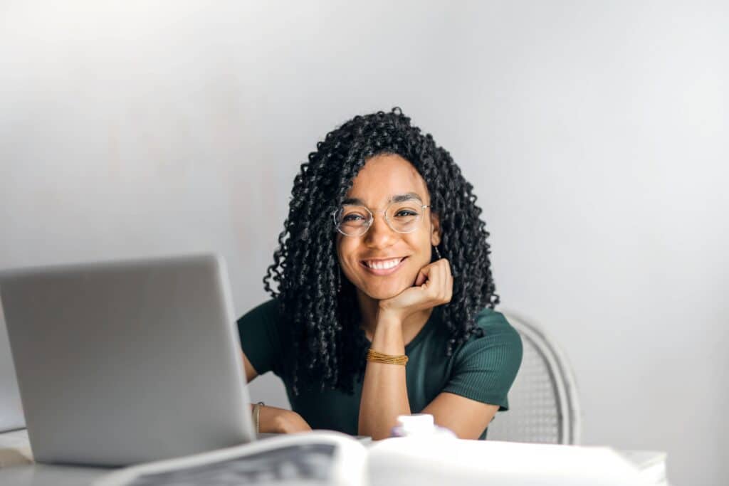 Student earning money online without investment from a home desk